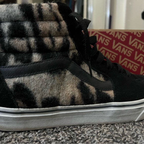 Vans Sk8-Hi Leopard/Tiger print- Men’s 9 || Woman’s 10.5 || suede tongue|| - Picture 3 of 8